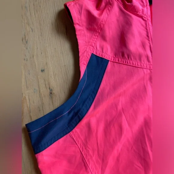 Brooks Women's Nightlife Essential Run Vest Bright Pink/ Anthracite Small EUC - Picture 4 of 14